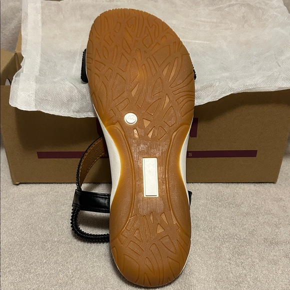 Elegant Black and Silver Women's Sandals - Picture 3 of 5